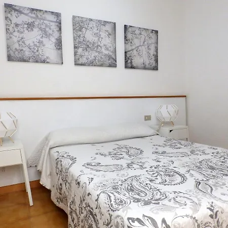 Apartamento Altamira 2 شقة *